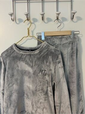 MT Plush Grey Kids Pajama Set - Soft Long Sleeve Top & Pull-On Pants